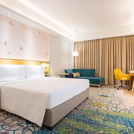 Holiday Inn Lucknow Airport By Ihg Exterior photo