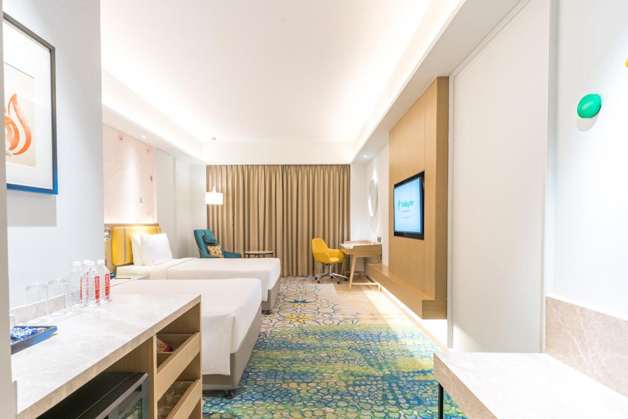 Holiday Inn Lucknow Airport By Ihg Exterior photo