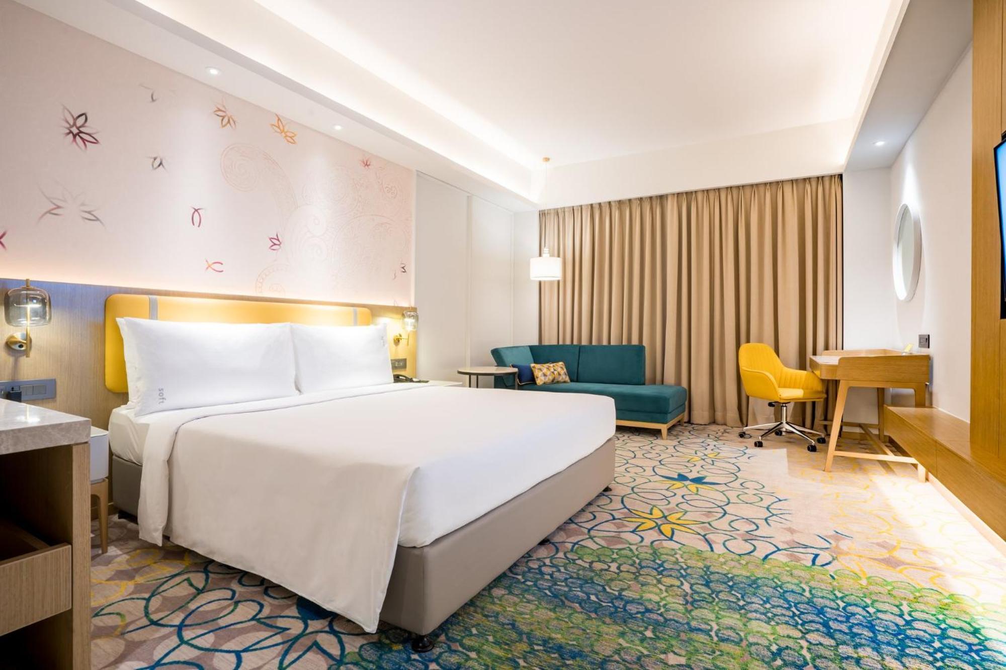 Holiday Inn Lucknow Airport By Ihg Exterior photo